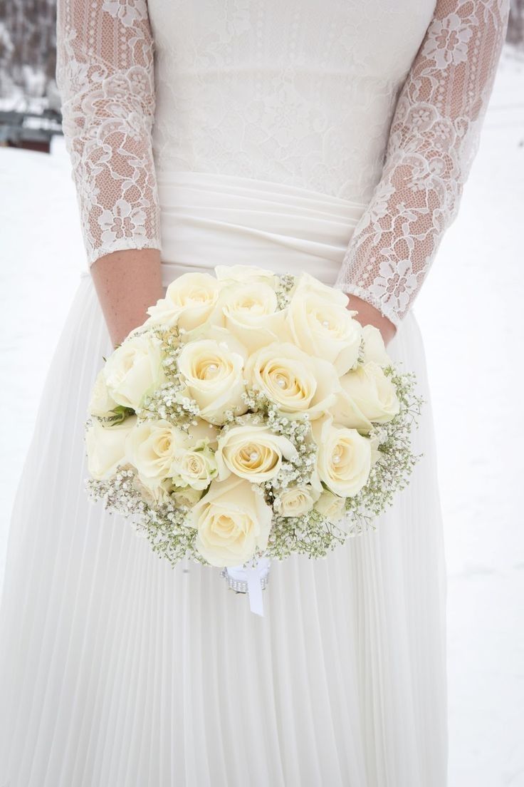 Bridal Bloom – Bouquet de Mariée Élégant en Roses Blanches 💍